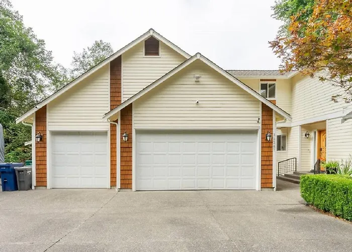 Private Waterfront Retreat Near Downtown Auburn