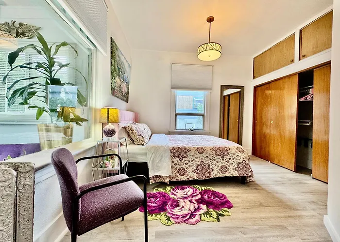 2Nd Floor House With 2 Queen Bedrooms And Extra Sofa Bed Located 10 Minutes From Seatac Airport And 20 Minutes From Downtown Seattle