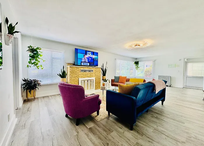 2Nd Floor House With 2 Queen Bedrooms And Extra Sofa Bed Located 10 Minutes From Seatac Airport And 20 Minutes From Downtown Seattle